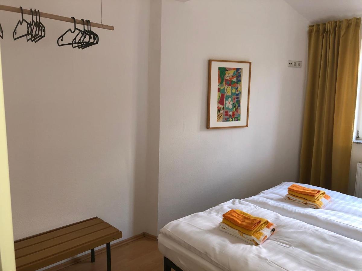 Zentraler Geht Es Kaum - In Koeniglicher Nachbarschaft! Ludwigsburg Esterno foto