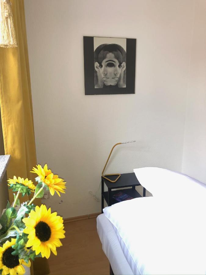 Zentraler Geht Es Kaum - In Koeniglicher Nachbarschaft! Ludwigsburg Esterno foto